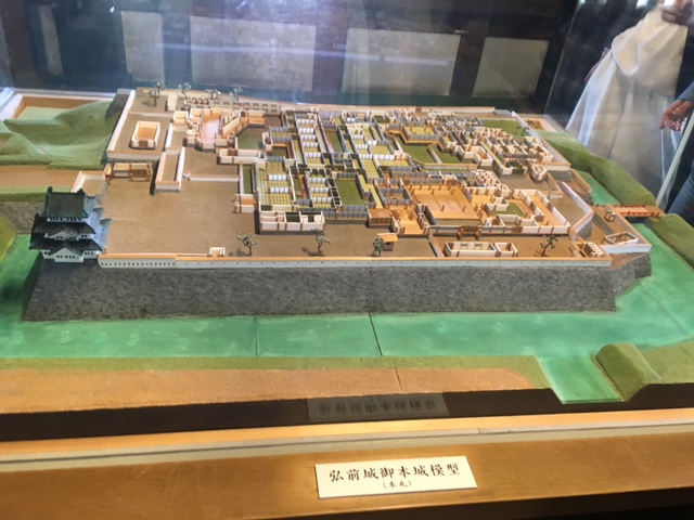 弘前城 全貌